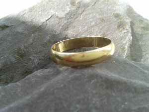 Gold wedding ring for upcycling