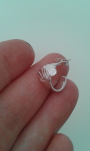 Scallop top of ear ring