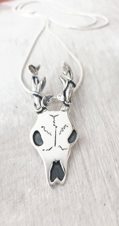 Ossia Vine Skull Pendant - Image 3