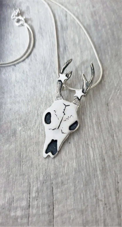Ossia 2 stars deer skull pendant