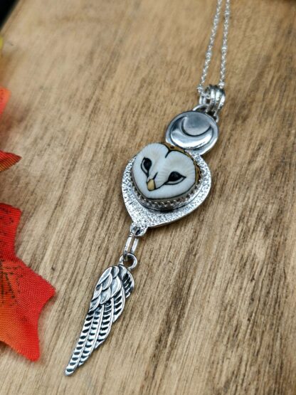 Another view of the silver owl pendant